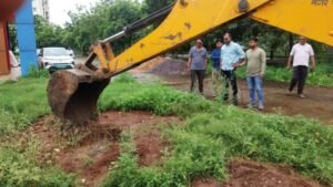 दस मीटर ऊंचाई वाले डोम शेड की नींव मात्र 2 फीट गहरी, आयुक्त ने बेस काॅलम को उखड़वाया… काॅलम का सरिया भी मिक्स…ठेका एजेंसी को नोटिस जारी…होगी जांच