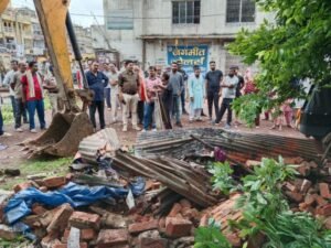 प्रस्तावित पार्किंग स्थल को अवैध कब्जे से कराया गया रिक्त