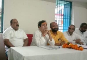 प्रभारी बनते ही कार्यकर्ताओं को चार्ज करने दीपक भाटिया ने ली बड़ी बैठक…कार्यकर्ता खुश…पढ़िए बड़े नेताओं ने संगठन की मजबूती के लिए क्या सुझाव दिया