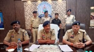 Big Breaking-दिनदहाड़े 11 लाख 79 हजार आठ सौ रुपये लूट की घटना निकली फर्जी…पुलिस को झूठी लूट की घटना होने की सूचना देकर गबन करने वाले आरोपी को चंद घंटे में पुलिस ने किया गिरफ्तार…सूचनाकर्ता ही निकला मास्टर माइंट…पढ़िए खबर