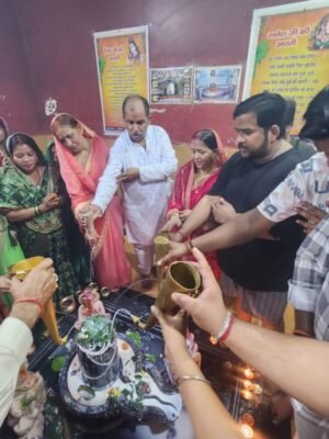 बालमुकुंदेश्वर महादेव मंदिर कैम्प 01 में सुबह से ही अभिषेक पूजन से सराबोर
