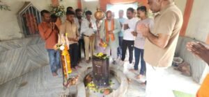 विधायक ललित चंद्राकर ने किया भोलेनाथ का जलाभिषेक, जनता की सुख-समृद्धि की कामना