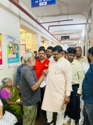 विधायक गजेन्द्र यादव ने किया जिला अस्पताल का निरीक्षण