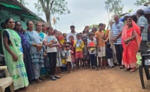 मिनी माता जी के जयंती के उपलक्ष्य में बच्चों को बाँटी गई कॉपी-पेन