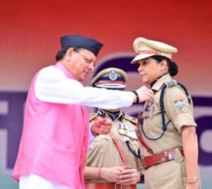 उत्तराखण्ड तक फैली छत्तीसगढ़ के बरगद की जड़ें, IPS श्वेता चौबे मुख्यमंत्री सराहनीय सेवा पदक से सम्मानित…