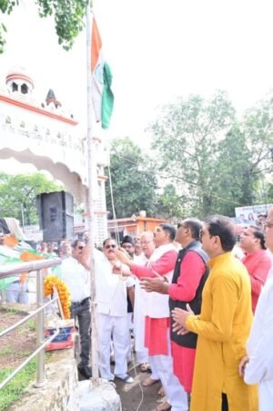 पटेल चौक दुर्ग में शान से लहराया तिरंगा…सेवांजली सेवा संगठन ने किया ध्वजारोहण.. पढ़िए खबर