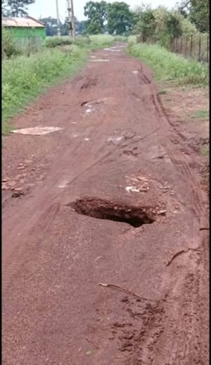 केवट नवागांव–गोडमर्रा–पसौद मार्ग की जर्जर हालत: हादसे का इंतज़ार या राजनीति का खेला?