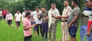 राजनांदगांव: आसमान से गिरी रहस्यमयी मशीन, ग्रामीणों में दहशत