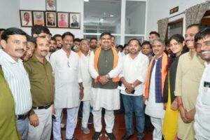 नवनियुक्त शिक्षा मंत्री गजेन्द्र यादव का का धमधा, साजा, बेमेतरा में भव्य स्वागतशिक्षा मंत्री बने भांजे का मामा – मामी ने दिया आशीर्वाद