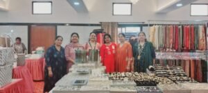लायंस क्लब भिलाई पिनाकल ने किया हम-तुम प्रदर्शनी का आयोजन….हम-तुम प्रदर्शनी ने महिलाओं को लुभाया-डिजाइनर साड़ी इंडो वेस्टर्न ड्रेस…