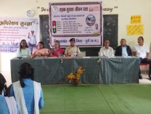 इंग्लिश मीडियम हायर सेकेंडरी स्वामी आत्मानंद विद्यालय, दुर्ग में जिला प्रशासन के तत्वावधान में सड़क सुरक्षा एवं जनजागरूकता विषय पर वाद–विवाद प्रतियोगिता का आयोजन