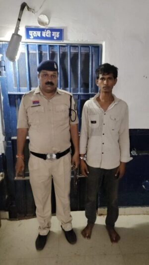 शिवनाथ नदी रोड जैन मंदिर रोड में आमजनो को धारदार चाकू दिखाकर डरा धमका रहा था आरोपी…पुलिस ने मौके पर आरोपी को किया गिरफ्तार