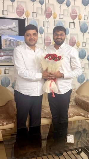 आज रायपुर पहुँच भिलाई कैन डू पर्वत फाउंडेशन के अध्यक्ष प्रदेश भाजयुमो नेता अतुल पर्वत..