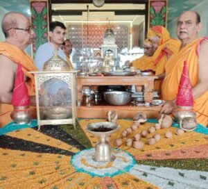 जैन समाज.. चौबीसी पूजन विधान प्रारंभ..