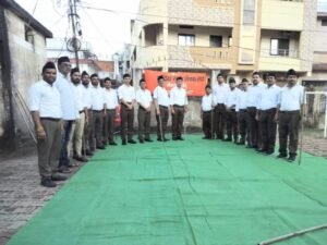 राष्ट्रीय स्वयंसेवक संघ ने मनाया विजयादशमी उत्सव शस्त्रपूजन कर किया पथ संचलन…