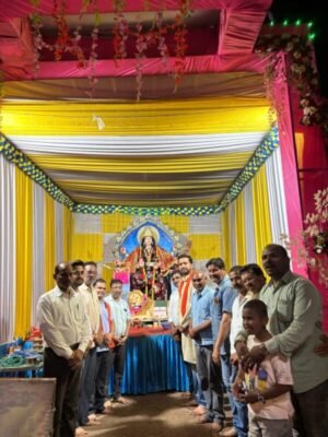 दुर्गा उत्सव में उमड़ा श्रद्धा का सैलाब: विक्रांत ने खैरागढ़ नगर के पंडालों में की मां दुर्गा की आराधना