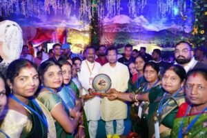 भिलाई सेक्टर-7 हाईस्कूल दशहरा मैदान गणेश पंडाल में गणेश चतुर्थी महोत्सव के पाँचवे दिन उमड़ी श्रद्धा की लहर