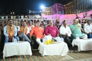 गणेश उत्सव समिति वार्ड 44 में भजन सम्राट दुकालू यादव की भव्य प्रस्तुति