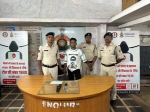 धारदार चाकू दिखाकर डराने धमकाने के आरोपी गिरफ्तार…देशी शराब भट्ठी सिविक सेंटर का मामला