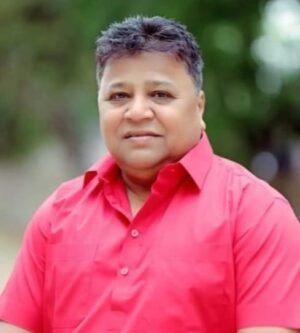 ब्रेकिंग:- उच्च न्यायालय बिलासपुर में आज मुख्य न्यायाधीश रमेश सिंन्हा की न्यायालय में कांग्रेस के वरिष्ठ नेता बृजमोहन सिंह के जमानत के मामले में सुनवाई हुई मुख्य न्यायाधीश रमेश सिंन्हा ने जमानत के मुद्दे पर दोनों पक्षों को सुना और फैसला गुरुवार 4 सितंबर तक के लिए सुरक्षित रख दिया है।कांग्रेस के वरिष्ठ नेता बृजमोहन सिंह प्रधानमंत्री पर फेसबुक पर कथित टिप्पणी को लेकर पिछले 3 महीने से केंद्रीय जेल दुर्ग में बंद है।