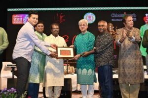 चक्रधर समारोह 2025: काव्य संध्या में गूंजा हास्य, वीर रस और व्यंग्य का संगम पद्मश्री स्व.डॉ सुरेन्द्र दुबे को भी याद किया गया