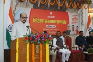 शिक्षक अपने विद्यार्थियों के लिए रोल मॉडल होता है: राज्यपाल रमेन डेका