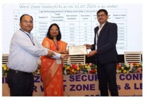 चोरी के मोबाइल ढूंढने में रायपुर क्राइम ब्रांच को बड़ी सफलता…दूर संचार विभाग ने डीएसपी क्राइम संजय सिंह को किया सम्मानित