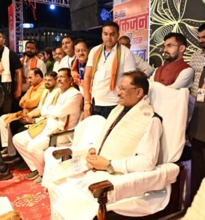 विविध पौराणिक प्रसंगों एवं आधुनिक घटनाओं पर आधारित सुसज्जित झांकियां बनी आकर्षण का केंद्र: झांकियों को देखने रायपुर में उमड़ा जनसैलाब