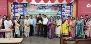 भिलाई के युवा लेफ्टिनेंट हर्ष गोहिया का भिलाई विद्यालय सेक्टर-2 में भव्य स्वागत