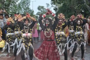 सिर पर रामायण पोथी और कलश लेकर लगाएं जय श्रीराम के नारे, भक्तिभाव में सराबोर हुए श्रद्धालु, राम दरबार और शिव परिवार झांकियों ने किया आकर्षित