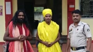 साधु के भेष में घूम रहे चोर, मोबाइल शॉप से चुराए आईफोन के चार्जर और जेब से नगद 600 रुपए…