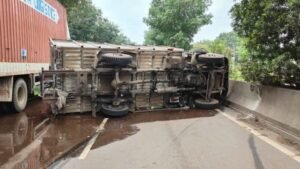 भिलाई में टला बड़ा हादसा, केमिकल लेकर जा रहा टैंकर पलटा, खारुन ग्रीन कॉलोनी के पास हुआ हादसा