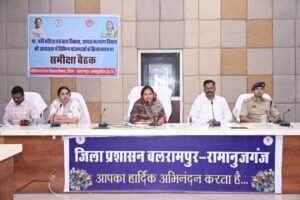 मंत्री लक्ष्मी राजवाड़े ने ली विभागीय समीक्षा बैठक