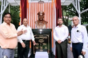 पाॅवर कंपनियों के मुख्यालय परिसर में डाॅ. विश्वेश्वरैया की प्रतिमा का अनावरण