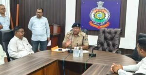 पुलिस कण्ट्रोल रूम, भिलाई में दुर्गोत्सव समितियों के आयोजकों की ली गयी बैठक