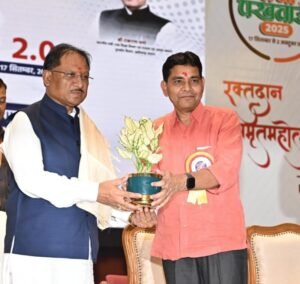 शिक्षा ही सफलता की कुंजी, सेवा ही जीवन का आधार : मुख्यमंत्री विष्णुदेव साय मुख्यमंत्री साय रक्तदान अमृतोत्सव 2.0 कार्यक्रम में हुए शामिल