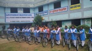 तिरगा हायर सेकेंडरी स्कूल में छात्राओं को साइकिल वितरण