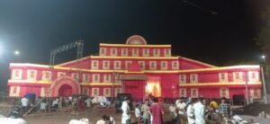 लाल मैदान पावर हाउस में 54वें वर्ष ढोकरा शिल्प की 3 हजार मूर्तियों से सुसज्जित मां अंबे का सज रहा भव्य दरबार, सागौन के पत्ते, टेराकोटा, बांस की चटाई और टोकरी झूमर दे रहे अद्भुत लुक