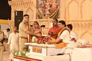 ईश्वर से केवल अपार प्रेम मांगना चाहिए राजन जी महराज, श्री रामकथा में उमड़ी श्रद्धालुओं की भीड़, रामकथा में भाव विभोर हुए श्रोतागण