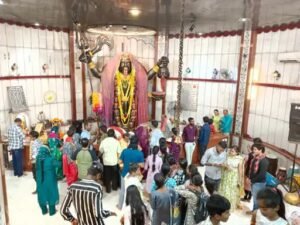 नवरात्र पर्व का शुभारंभ देवी मंदिरों में आस्था की ज्योति प्रज्वलित की गई…