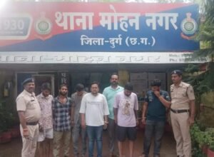 नौकरानी ने 75 साल के सेवानिवृत रेल कर्मी को दिखाया दुष्कर्म के केस में फंसाने के डर से लूट लिए 15 लाख…..