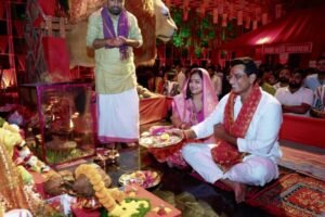 विधायक देवेंद्र यादव ने परिवार सहित किए माता रानी के दर्शन….