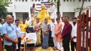 महात्मा गांधी जयंती पर विधायक वर्मा ने किया माल्यार्पण, कहा गांधी के आदर्श ही देश की असली ताकत