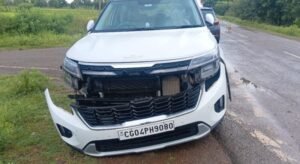 रसूखदार की कार से टकराई बाइक दंपत्ति घायल, स्थानीयों ने पहुंचाया अस्पताल