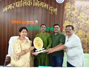 पीएम केंद्रीय विद्यालय दुर्ग में स्वच्छता अभियान: गांधी–शास्त्री जयंती पर छात्राओं ने दिया संदेश