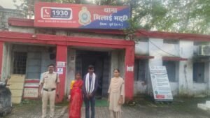 भीख मांगने की आड़ में करते थे चोरी: भिलाई में दंपत्ति गिरफ्तार, रेलवे स्टेशन के नीचे गाड़े थे लैपटॉप और मोबाइल