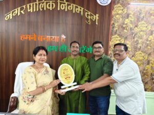 केंद्रीय विद्यालय प्रगतिशील शिक्षक संघ के प्रतिनिधि मंडल ने दुर्ग महापौर से की सौजन्य भेंट महापौर को केंद्रीय विद्यालय आने का निमंत्रण दिया