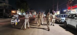 सार्वजनिक जगहों पर शराब पीना पड़ा महंगा – दुर्ग पुलिस की छापेमारी में 15 गिरफ्तार