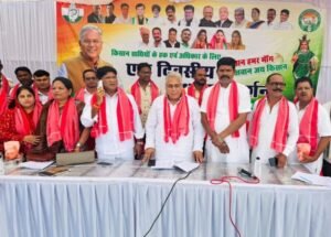 दुर्ग में किसान कांग्रेस का धरना प्रदर्शन: धान खरीदी पंजीयन में हो रही गंभीर देरी, किसानों की मांगों को लेकर जताई गहरी नाराजगी