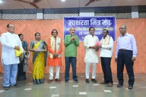 सामाजिक कार्यकर्ता ज्ञान चंद जैन को साक्षरता मिशन में उनके योगदान के लिए सम्मानित किया गया